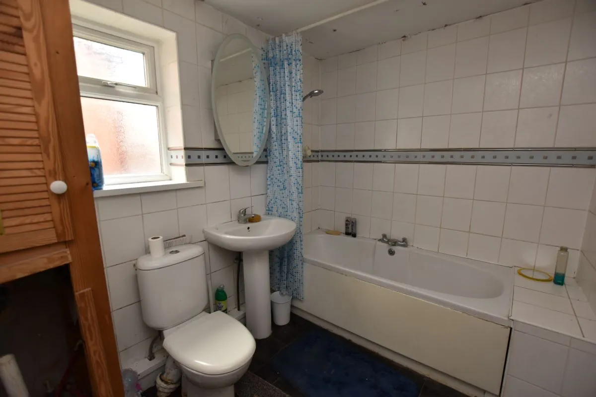 Barnsley Road, South Kirkby, Pontefract, West Yorkshire, WF9 3BH - Online Auctions