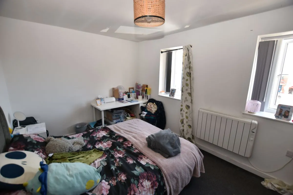 Queen Street, Morley, Leeds, West Yorkshire, LS27 8DW - Online Auctions