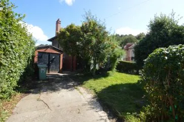 Property for Auction in West Yorkshire - 302 Bradford Road, Otley, West Yorkshire LS21 3LT