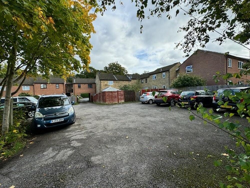 Flat 8, Greenways Walk, Crawley – Auction Property