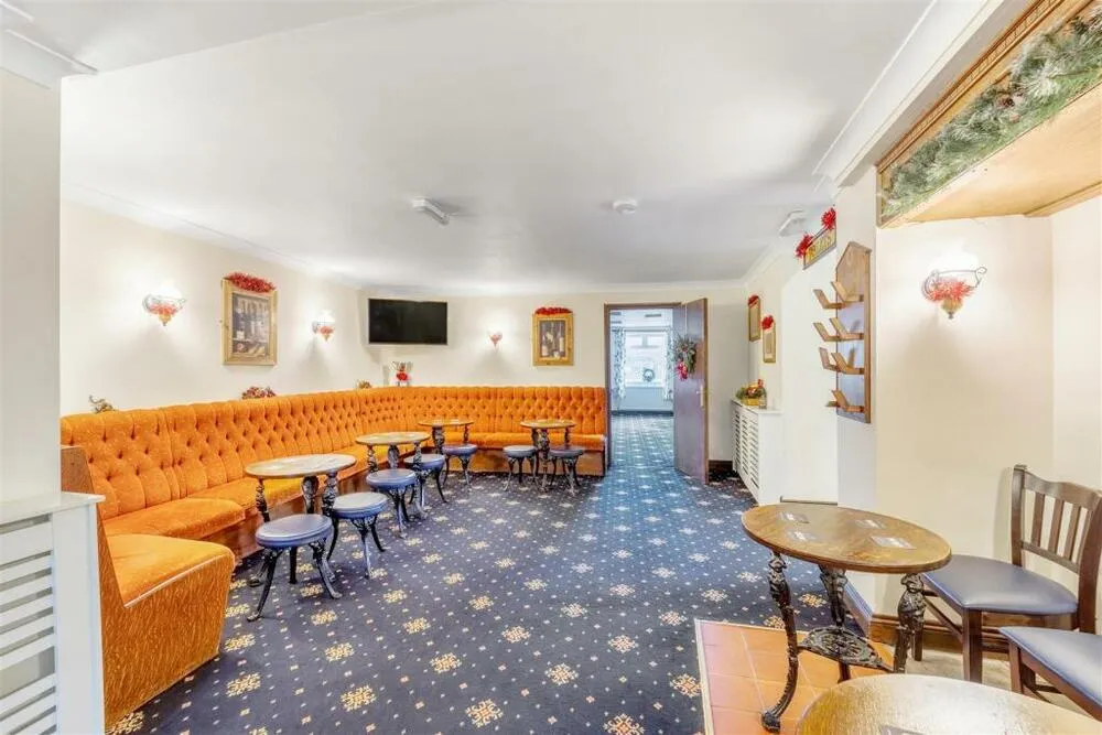 Golden Lion, 73 Seas End Road, Spalding - Auction Property