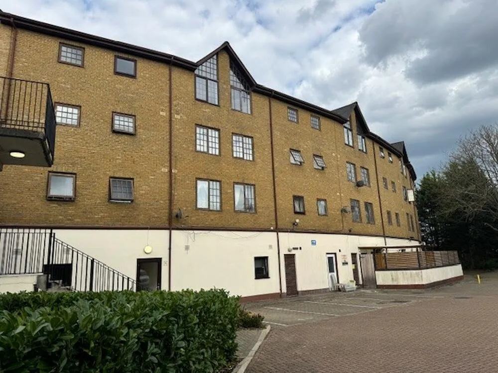 18, Comer Crescent, Southall - Auction Property