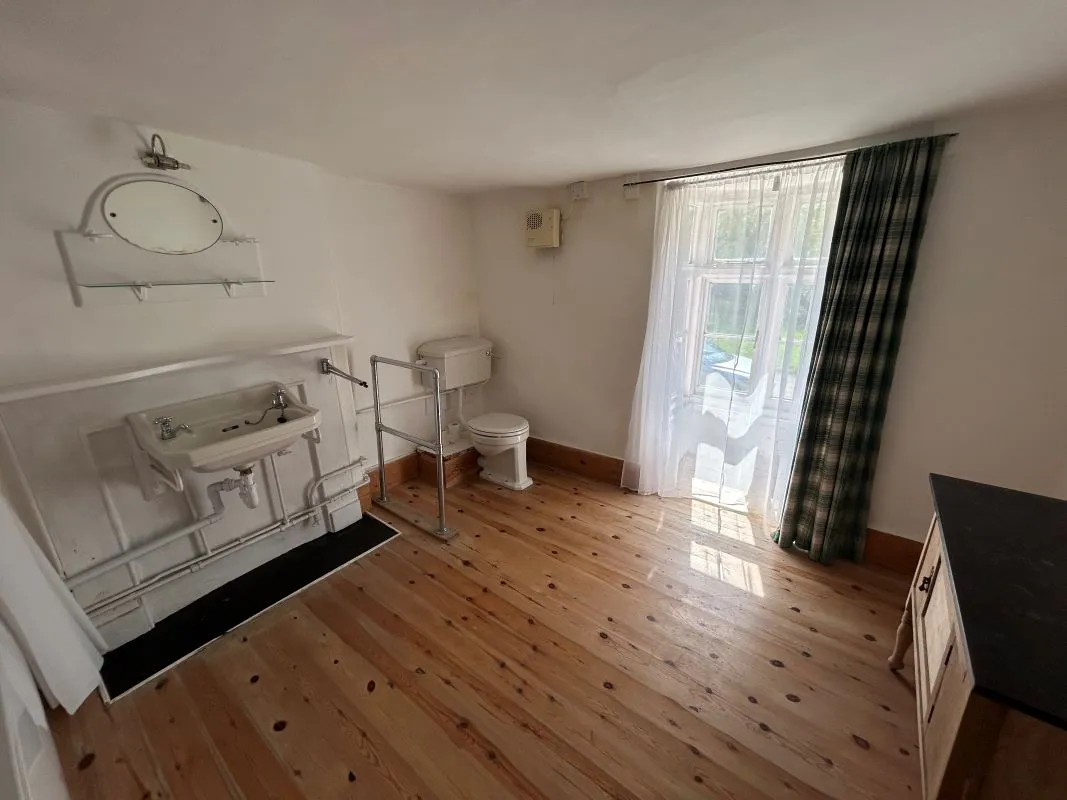 Reed Cottage, Holywell, St. Ives, Cambridgeshire, PE27 4TG - Online Auctions