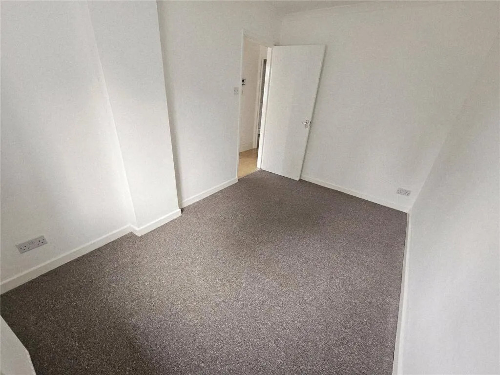 2 bed Ground Flat