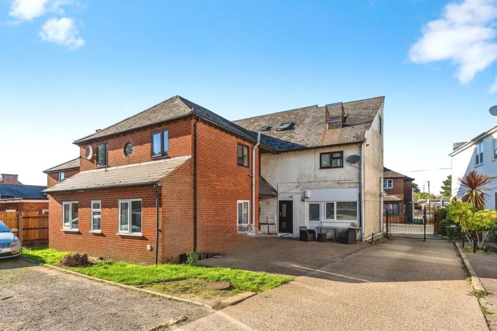 2 bed Ground Flat