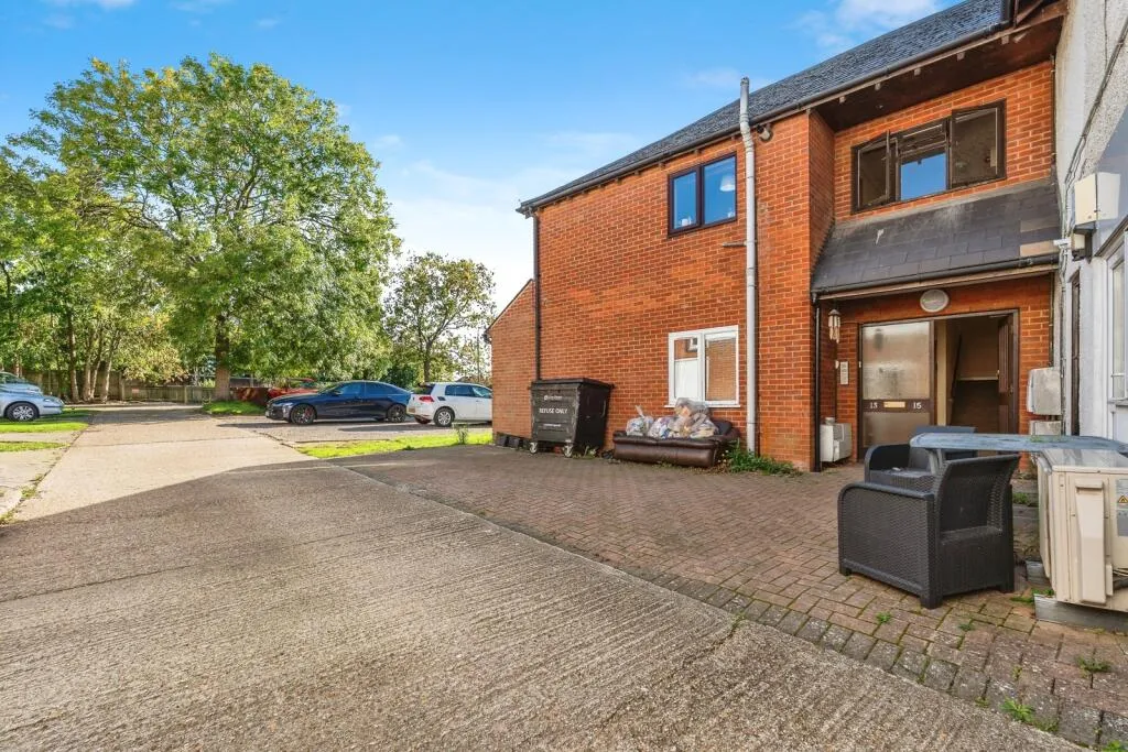 2 bed Ground Flat