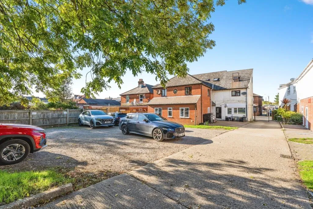 2 bed Ground Flat