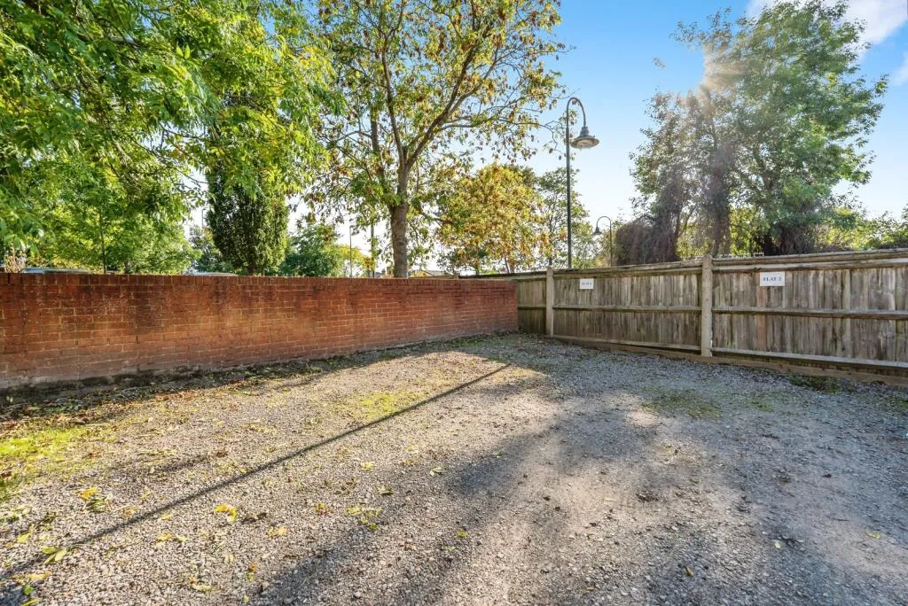 2 bed Ground Flat