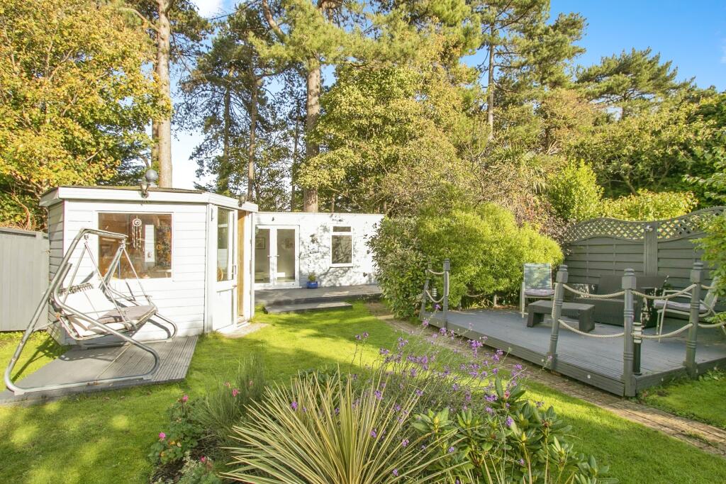 6 bed Detached