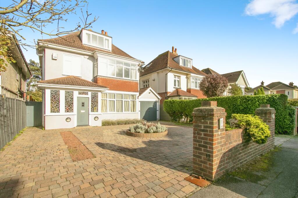 6 bed Detached