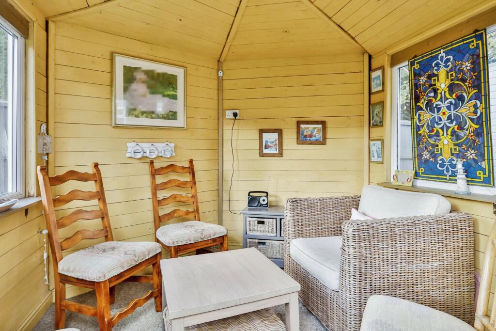 6 bed Detached