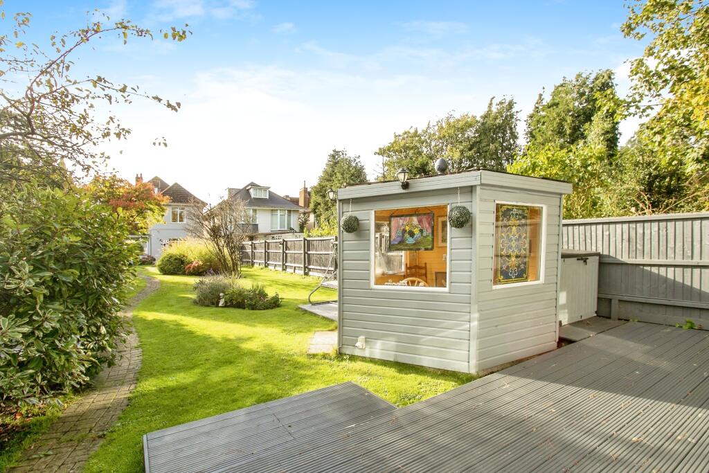 6 bed Detached