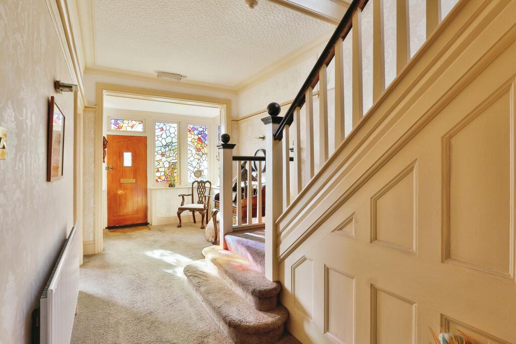 6 bed Detached
