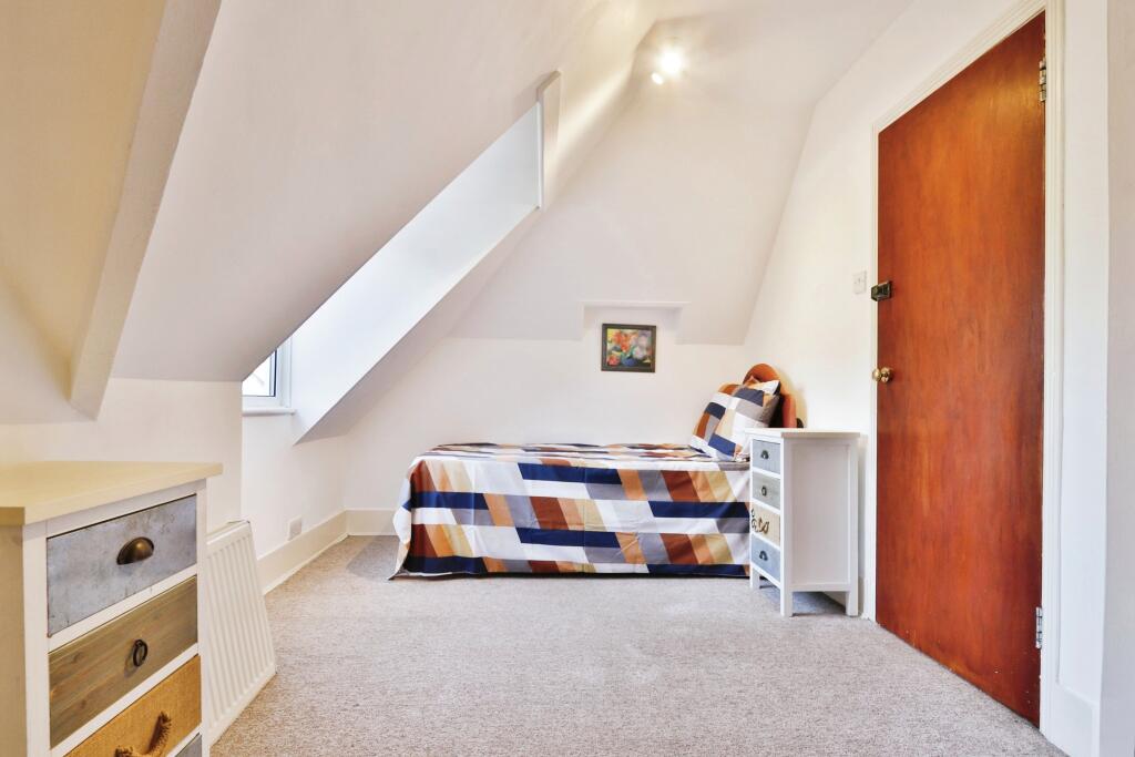 6 bed Detached