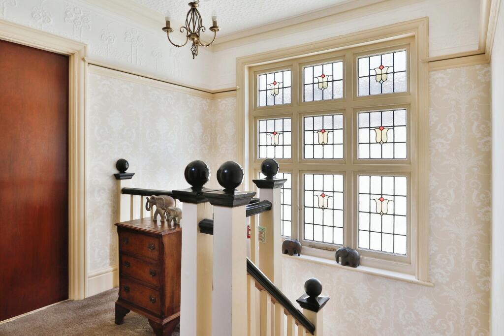 6 bed Detached