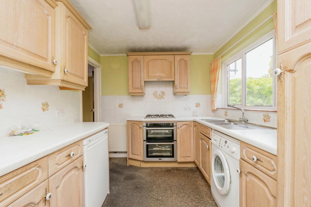 4 bed Detached