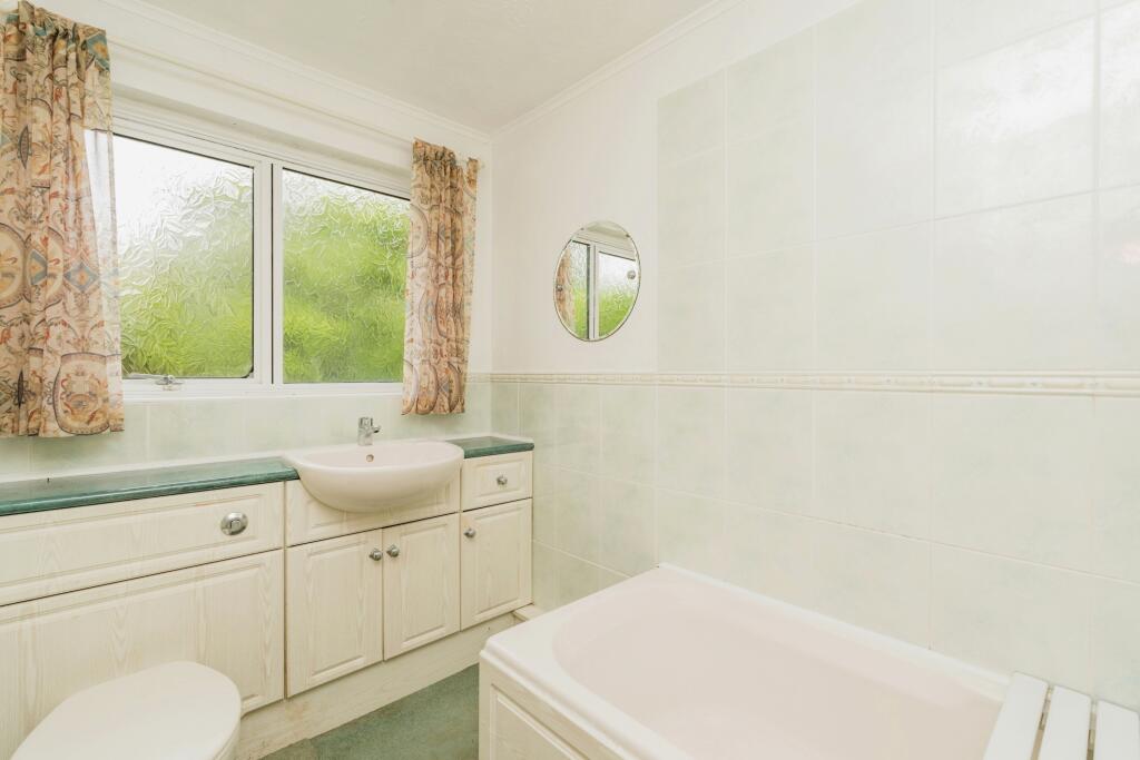 4 bed Detached