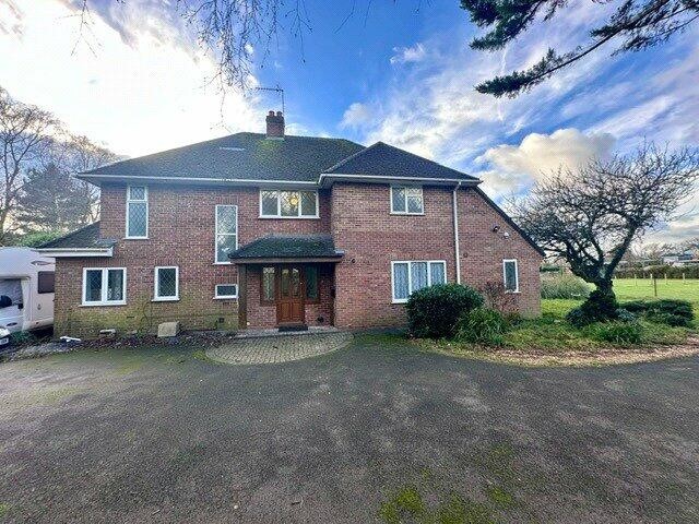 5 bed Detached