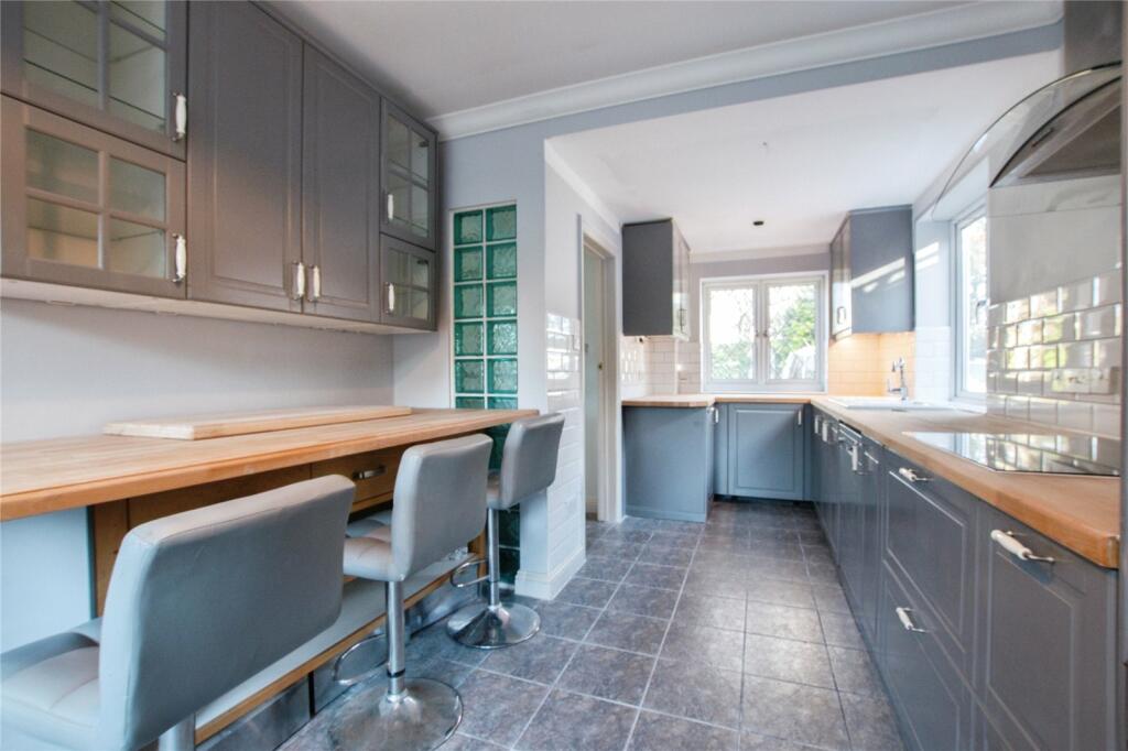 5 bed Detached