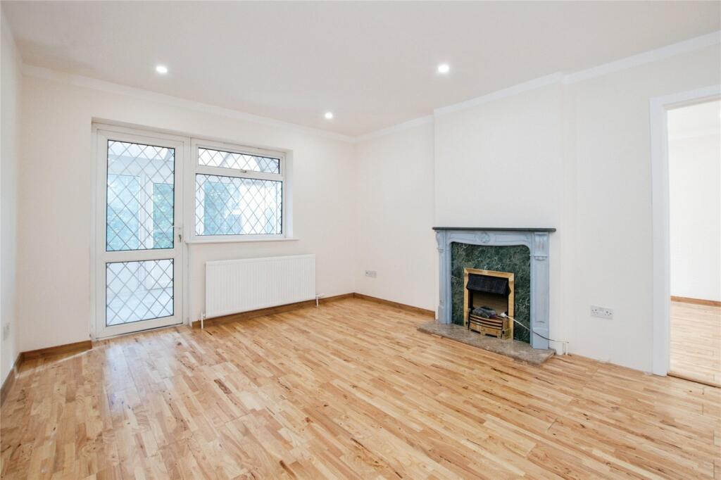 5 bed Detached