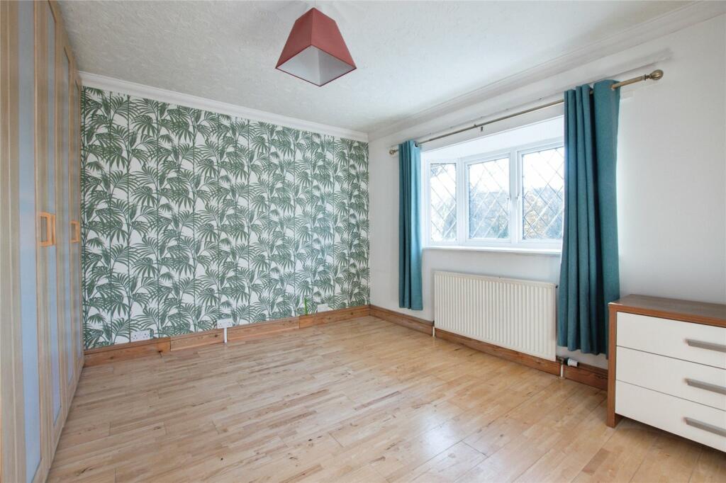 5 bed Detached