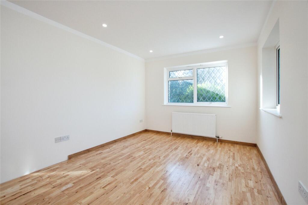 5 bed Detached