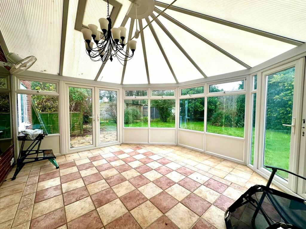 5 bed Detached