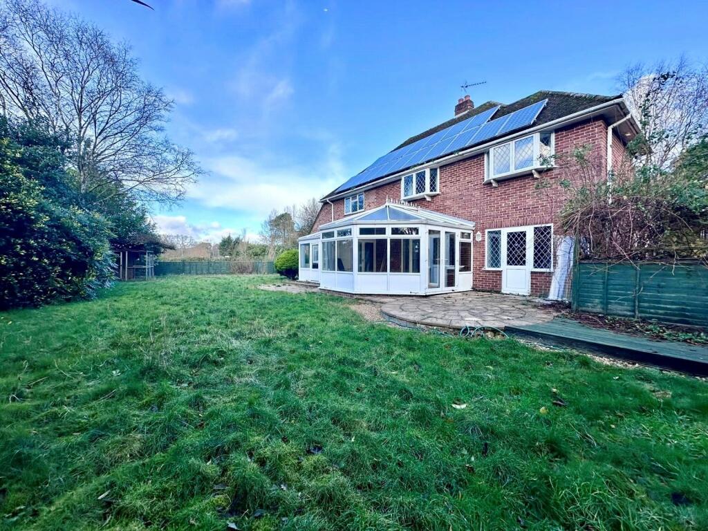 5 bed Detached