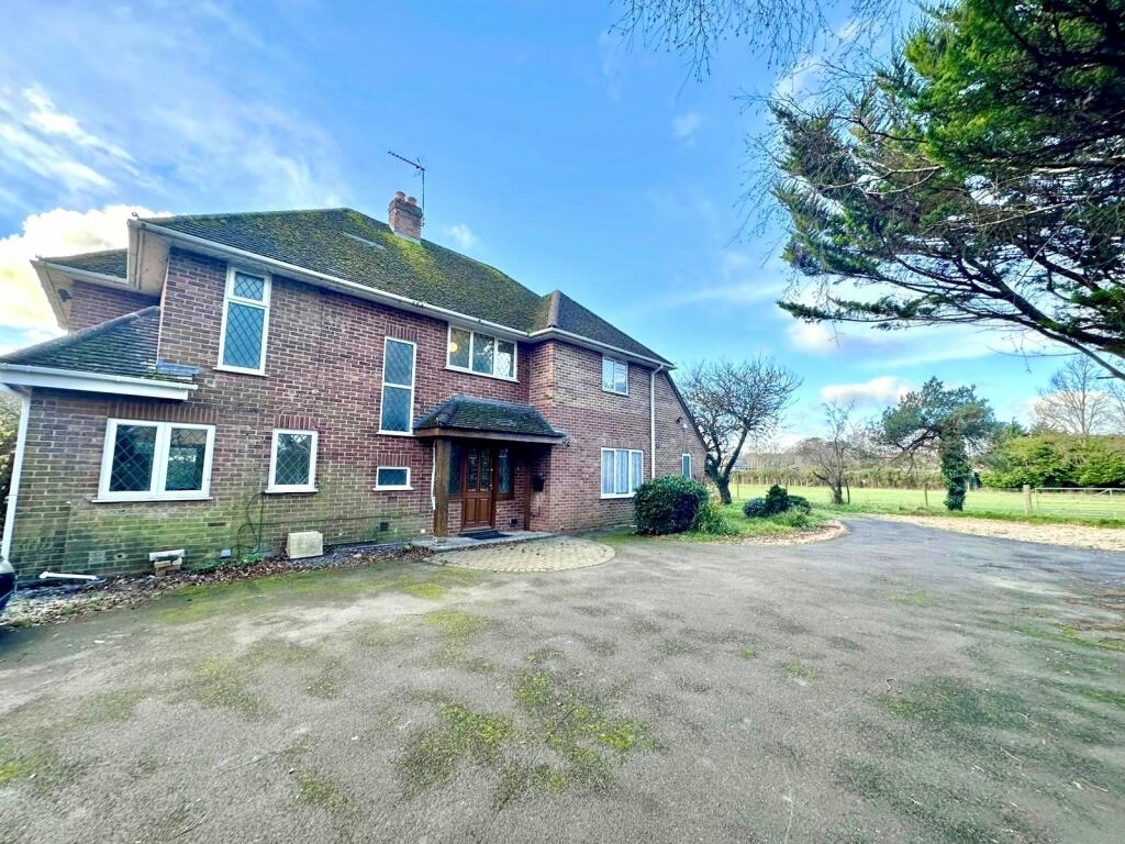 5 bed Detached