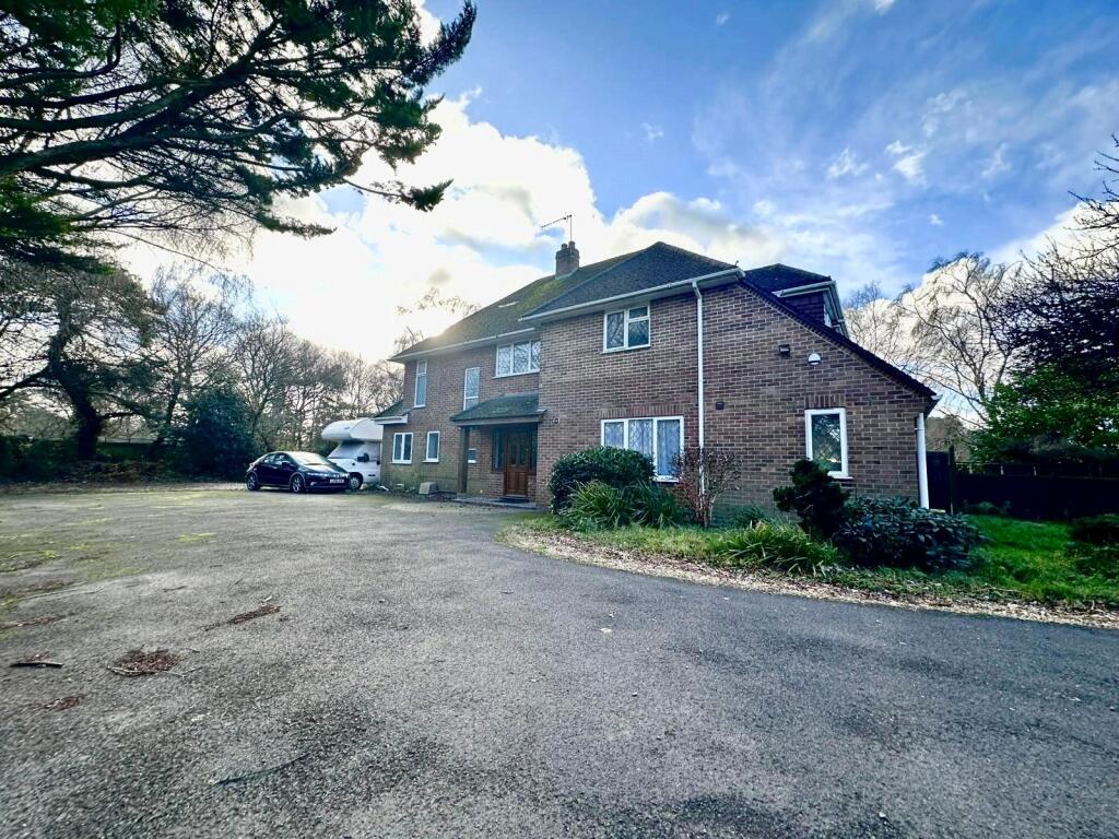 5 bed Detached