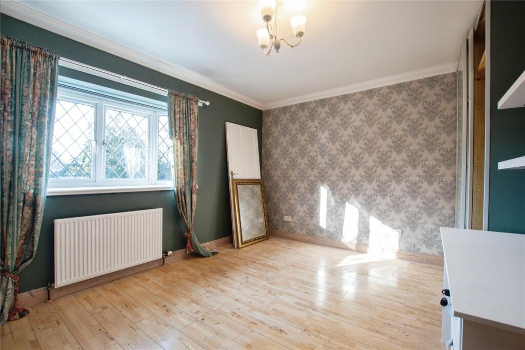 5 bed Detached