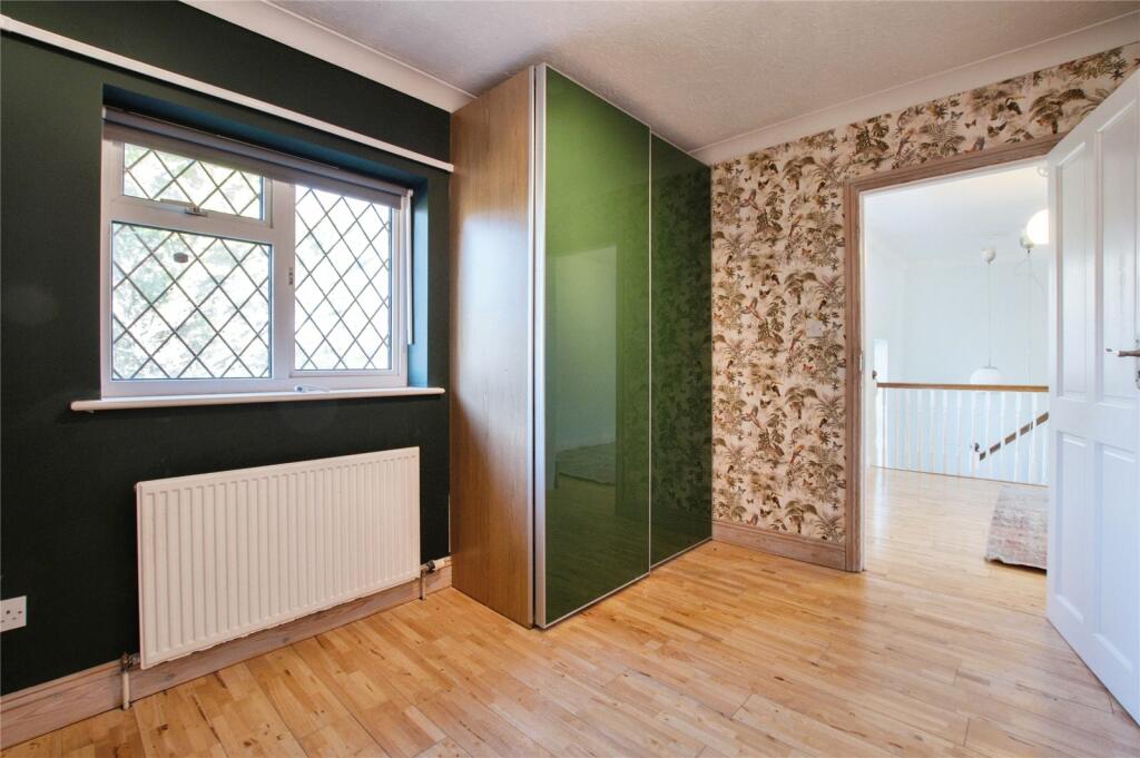 5 bed Detached