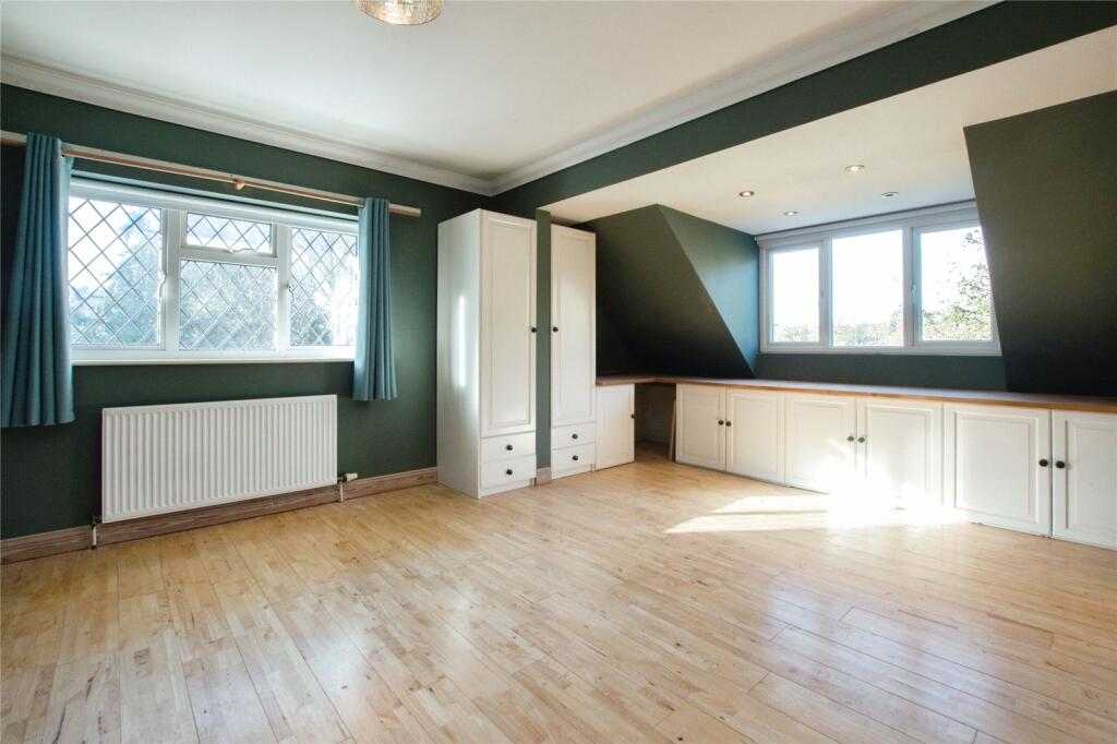 5 bed Detached
