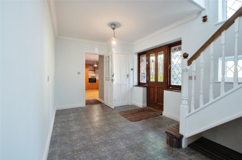 5 bed Detached