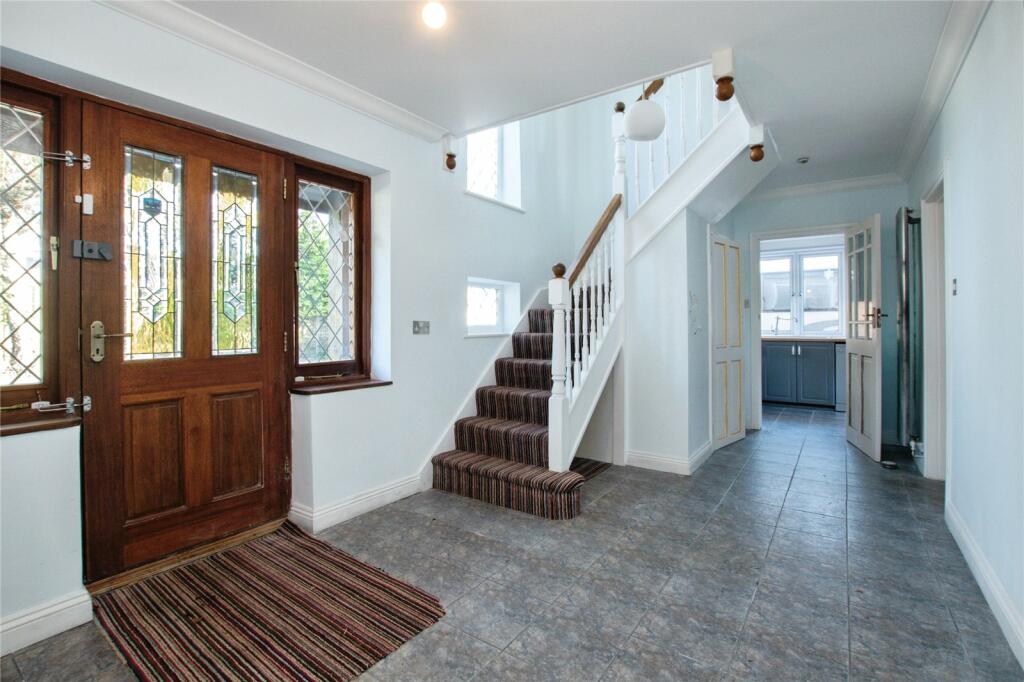 5 bed Detached