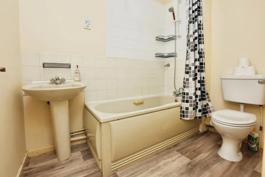1 bed Ground Flat
