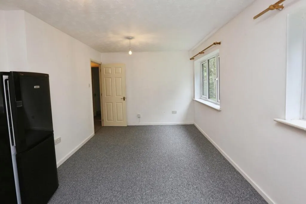 1 bed Ground Flat