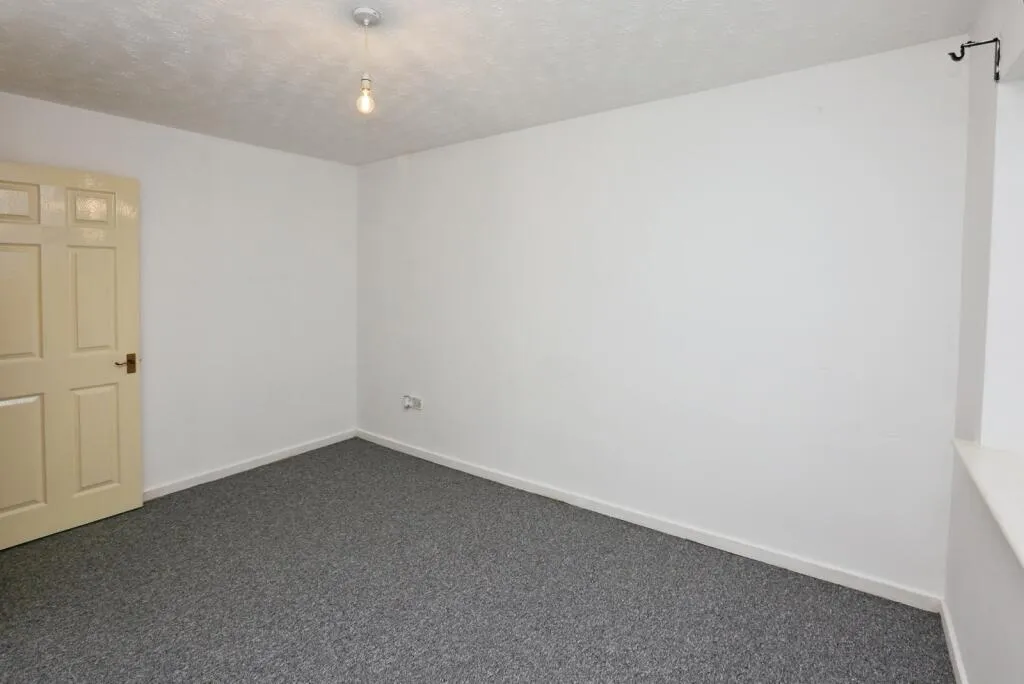 1 bed Ground Flat