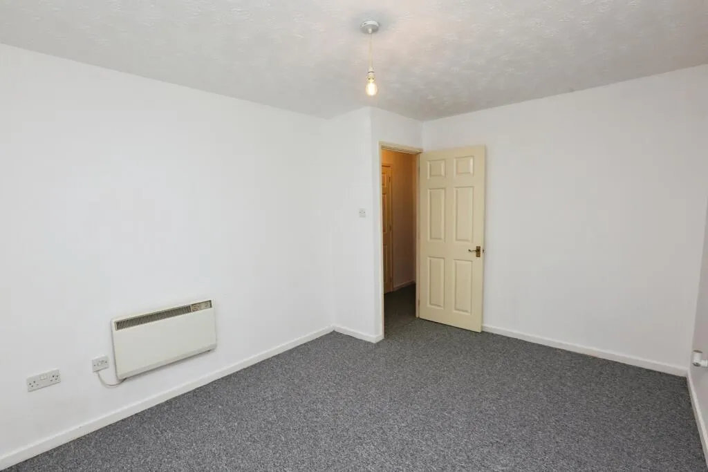 1 bed Ground Flat