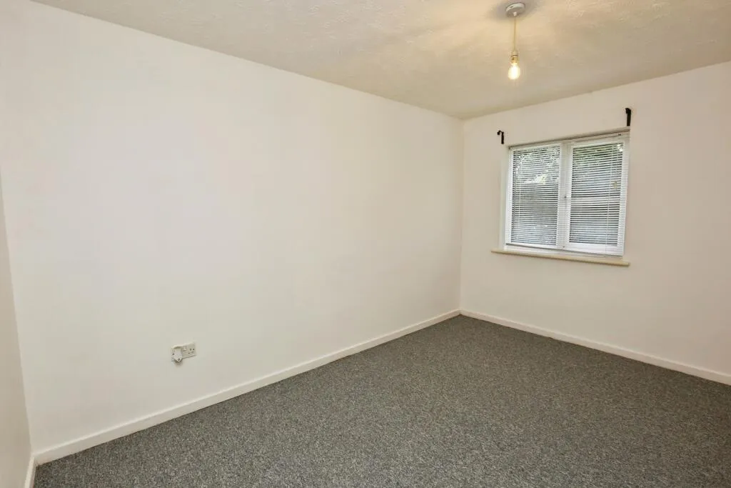 1 bed Ground Flat