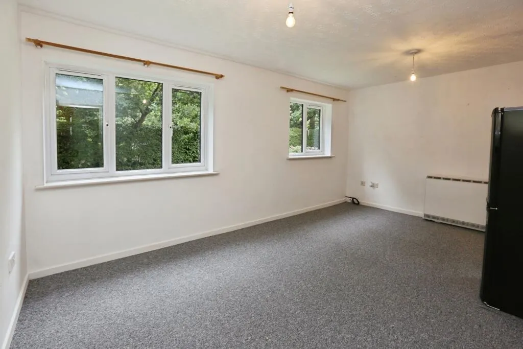 1 bed Ground Flat
