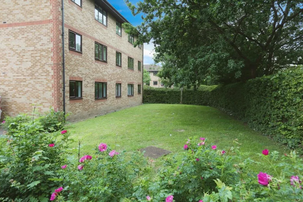 1 bed Ground Flat
