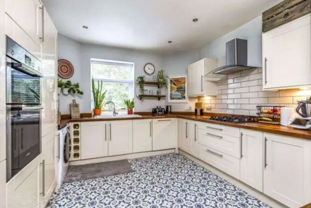 3 bed Block of Apartments
