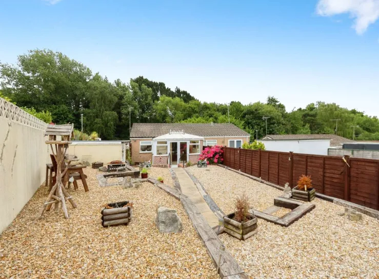 2 bed Semi-Detached Bungalow