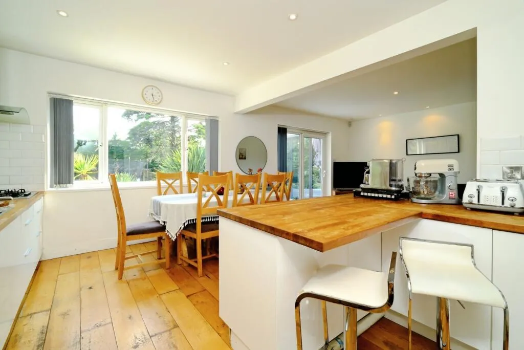 4 bed Detached