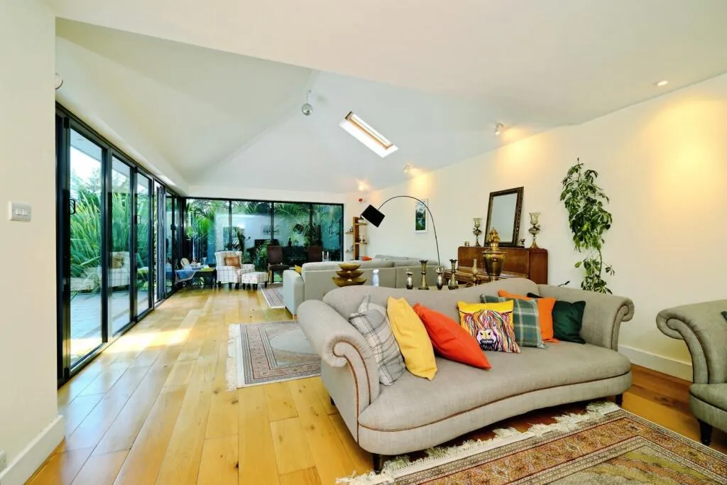 4 bed Detached