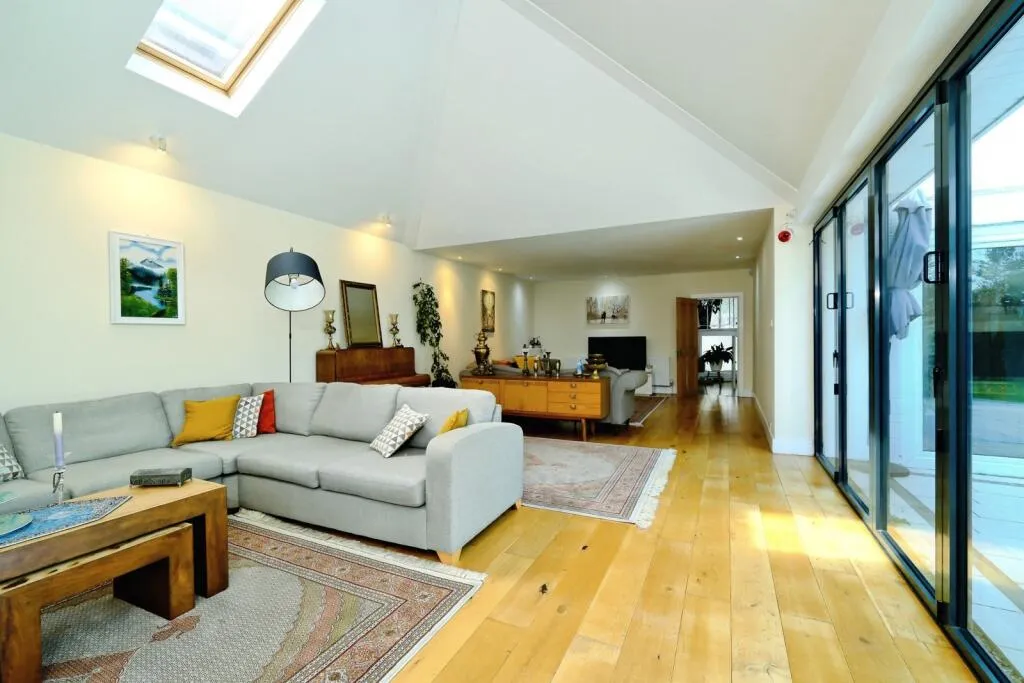 4 bed Detached