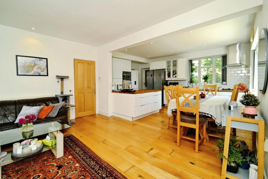 4 bed Detached