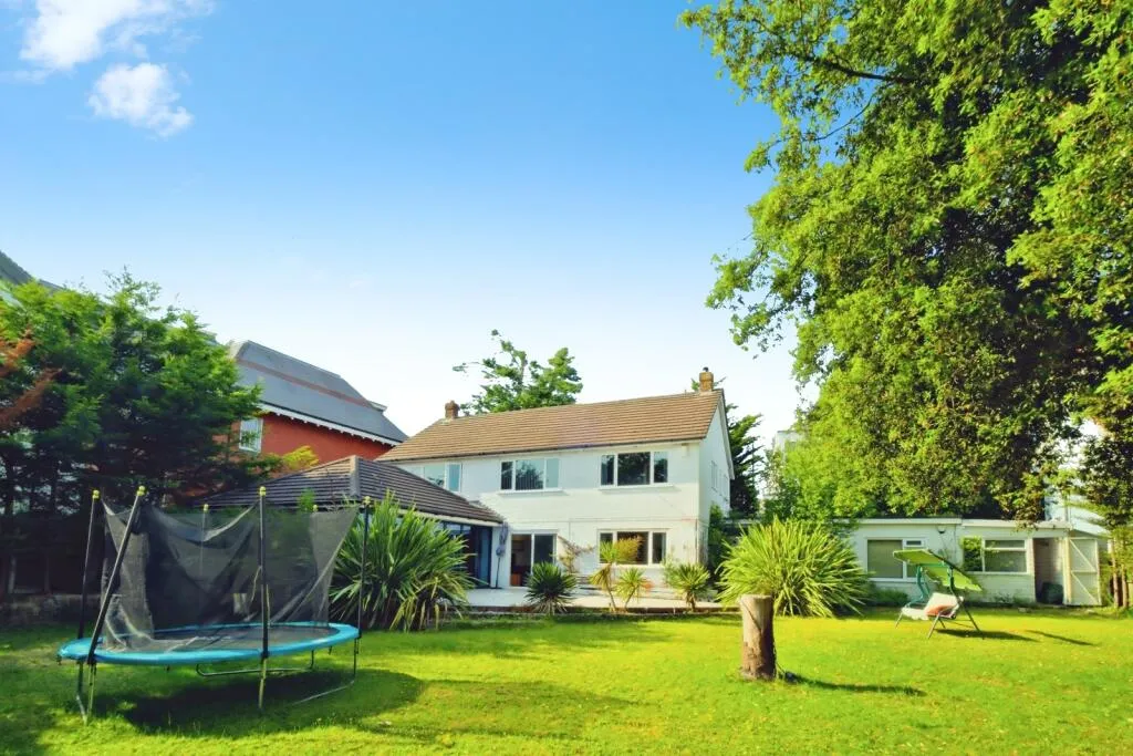 4 bed Detached
