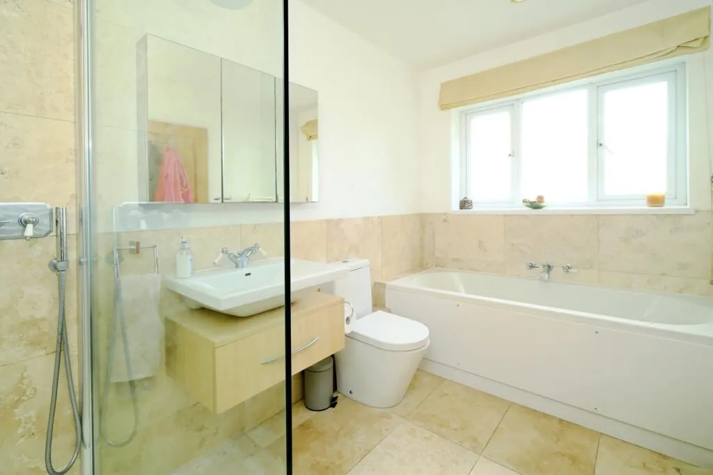 4 bed Detached